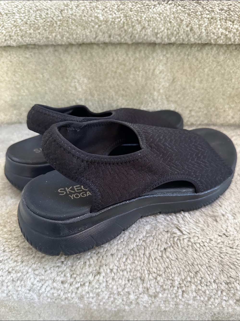 Skechers Summits Outta Here Yoga Foam Stretch Fit Sandals in Black Women's Sz 7 - Picture 8 of 10